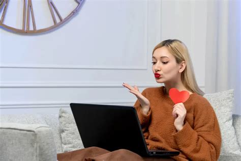 flirten online|How to flirt online: Find love through chat 